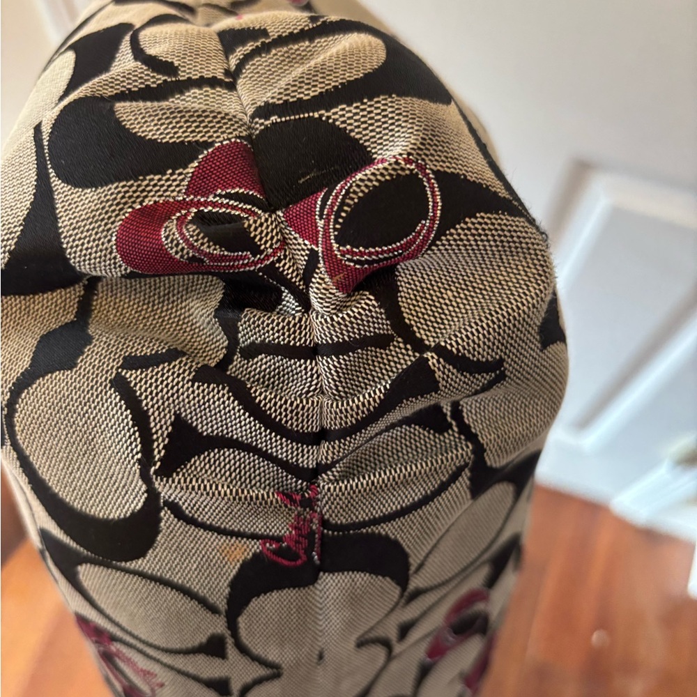 Coach Poppy G1120-18711 Signature Hearts Metallic Silver/Red  Glam Tote GUC - Picture 6 of 15